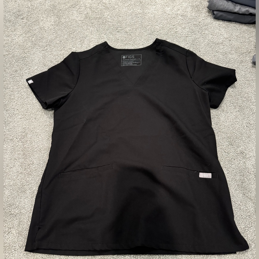 FIGS Black Scrub Top (small)